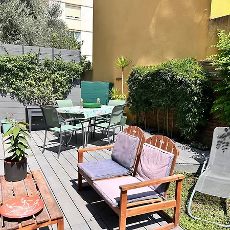 Avec Terrasse Proche Centre D'arles *